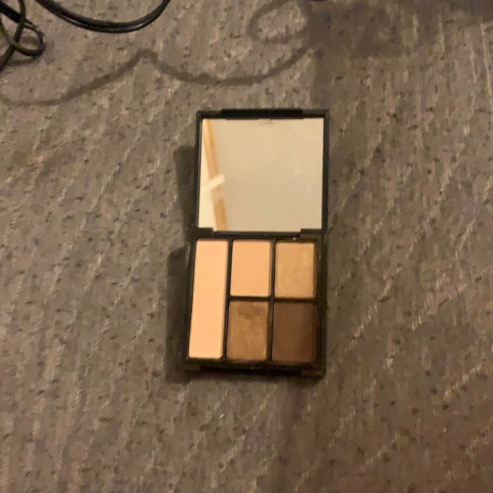 Eye shadow pallet